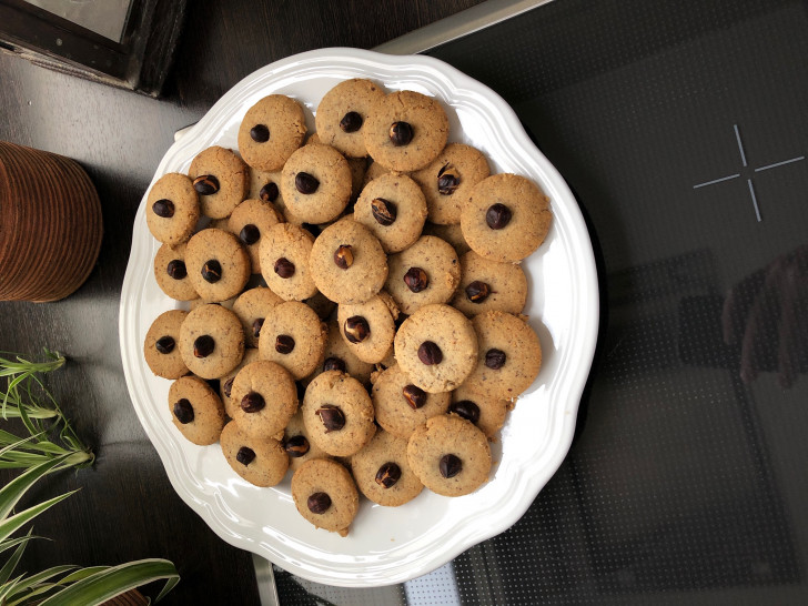 Fluffig, leicht und lecker: Haselnussplätzchen ohne Ei. Foto: Marc Angerstein