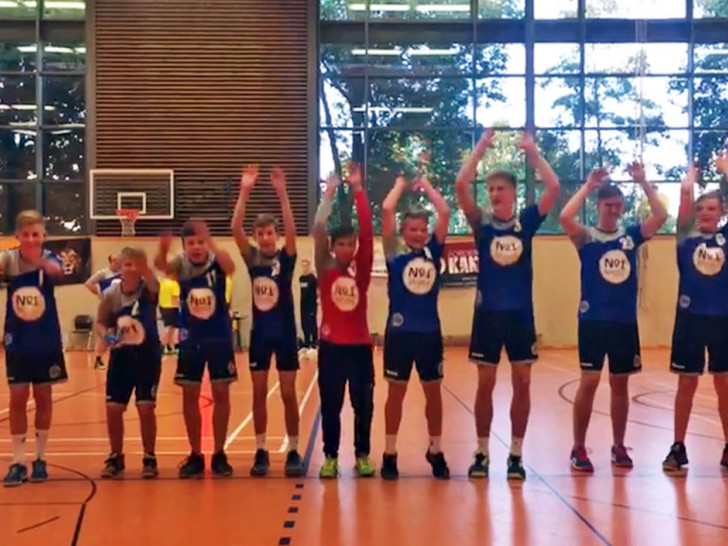 Die C1 des SV Stöckheim feiert ihren Sieg gegen Hildesheim. Foto: Rau