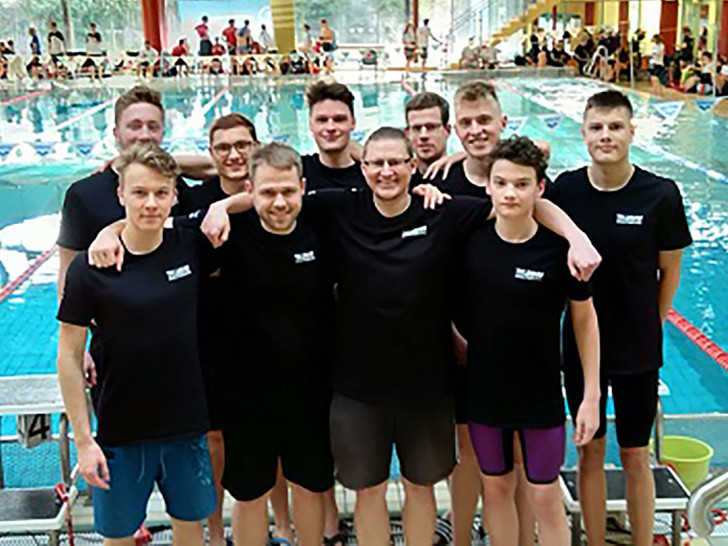 vorne (vlnr): Kelvin Knittel, Oliver Nauroth, Dennis Bauch, Valentin Hauptmann. hinten: Jan-Luca Laubner, Mirko Fuhrmann, Jorge Zips, Marco Thiel, Ivo Trück, Maxim Schlaht. Foto: TVJ