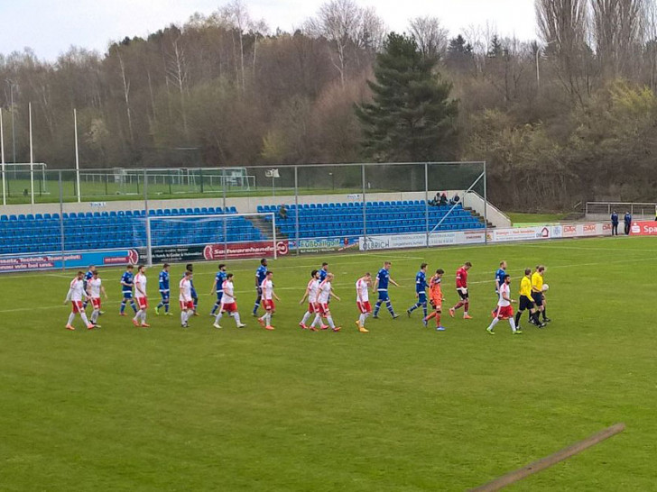 Einmarsch zum Derby. Foto: Denny Tobias Maaß