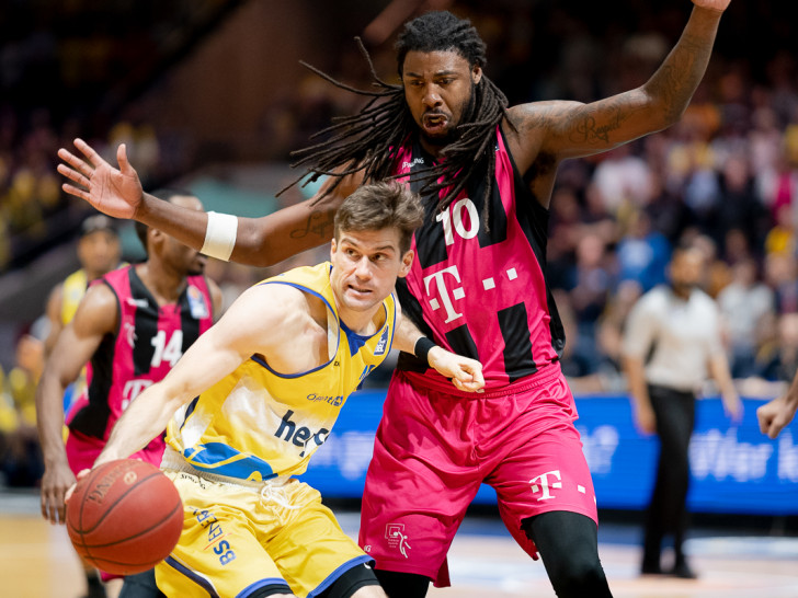 Zu viel Respekt in der ersten Spielhälfte bei Joe Rahon und Co.. Fotos: Reinelt/PresseBlen.de