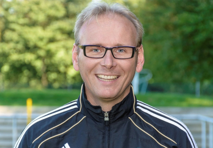 Trainer Bert König und der 2004er Jahrgang aus dem Nordharz. Foto: Vollmer