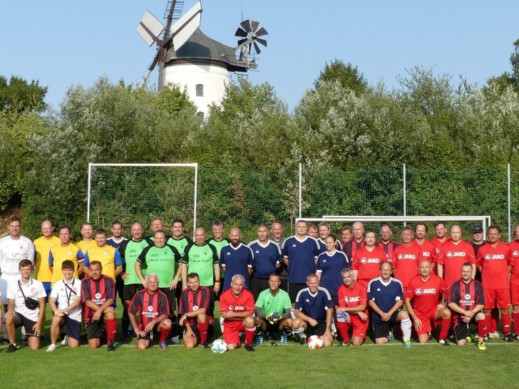 Die sechs teilnehmenden Mannschaften. Foto: Alke Moll