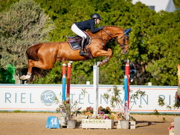 Die Neu-Braunschweigerin Alexa Staiss mit dem Blick Richtung Olympisch Spiele in Tokio.
Foto: Hilmar Meyer Sporthorses