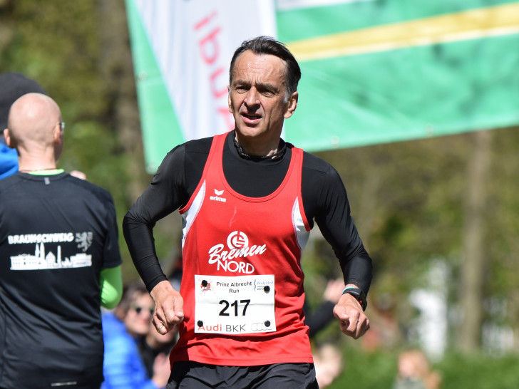 Sieger des 10 Kilometerlaufes der Herren: Frank Themsen. Fotos: Moritz Eden