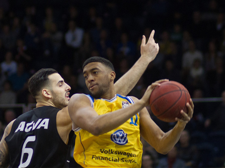 Die Heimserie hat Bestand bei Amin Stevens und Co. Fotos: Daniel Reinelt/Sportfotos-BS