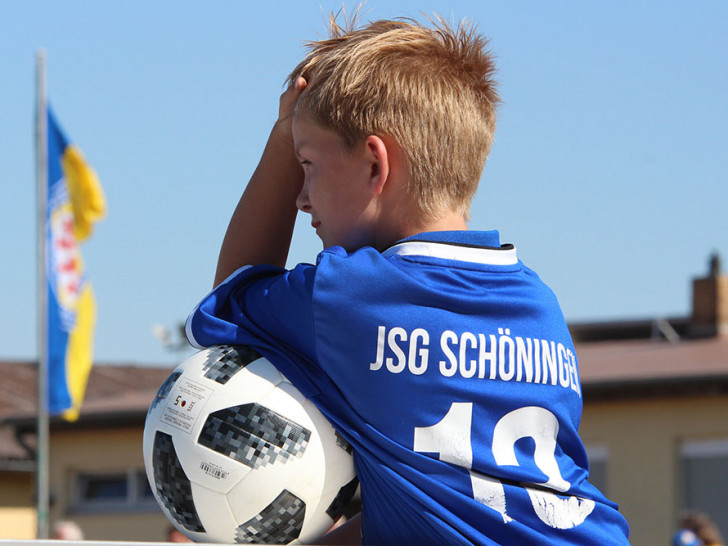 Es war ein wirklich unterhaltsamer Testspiel-Kick im Elmstadion zu Schöningen. Fotos: Frank Vollmer
