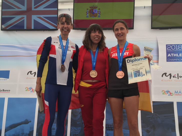 Miriam Paurat (re.) holte sich bei der Leichtathletik-WM in Malaga die Bronzemedaille. Foto: privat