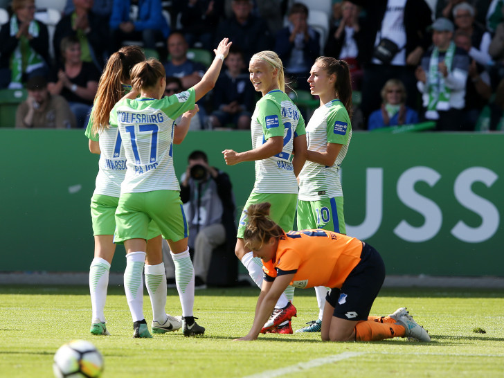 Vierter Sieg im vierten Spiel: Double Sieger VfL Wolfsburg ist auf dem Weg zum nächsten Meistertitel. Foto: Agentur Hübner