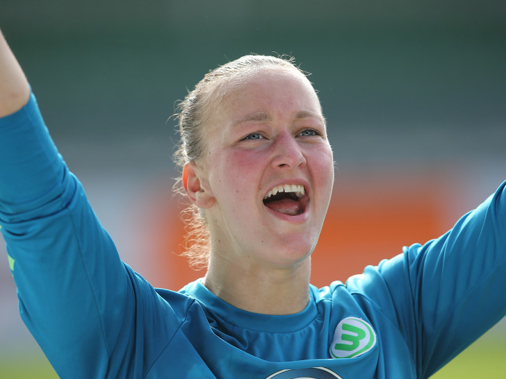 Torhüterin Almuth Schult hat ihren Vertrag beim VfL Wolfsburg vorzeitig verlängert. Foto: Agentur Hübner/Archiv