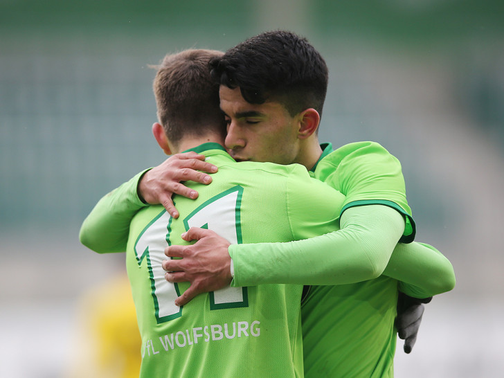 Wolfsburger A-Jugendkicker feiern den Einzug in das Pokalfinale. Symbolfoto: Agentur Hübner
