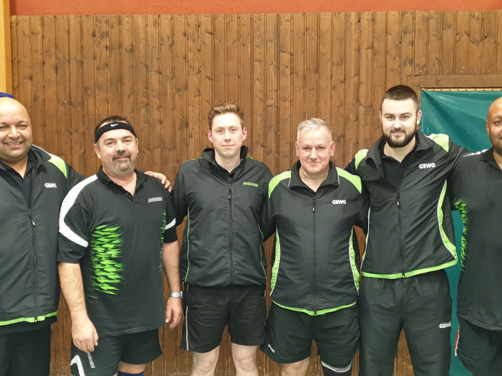 Die 1.Herren des TSV gewann 9:0 in Salzgitter und hat sich in der Spitzengruppe “festgebissen”. Foto: Föniger

