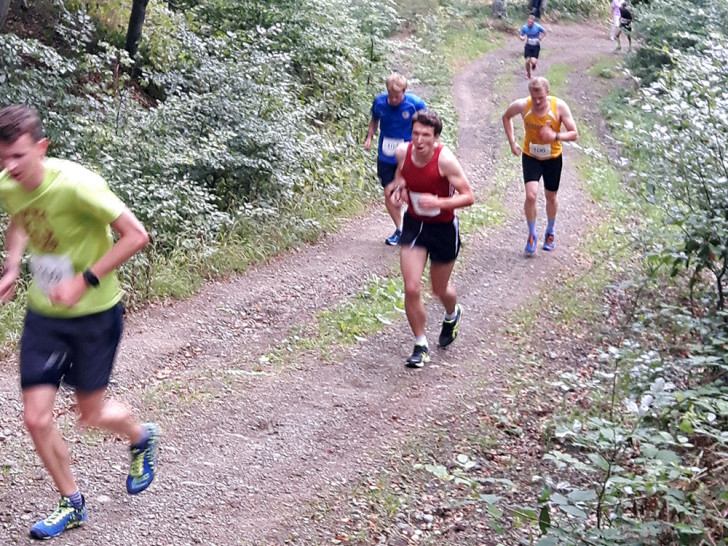 Tobias Hartig und Paul Lüneburg auf der Bergstrecke. Foto: Antje Wichmann