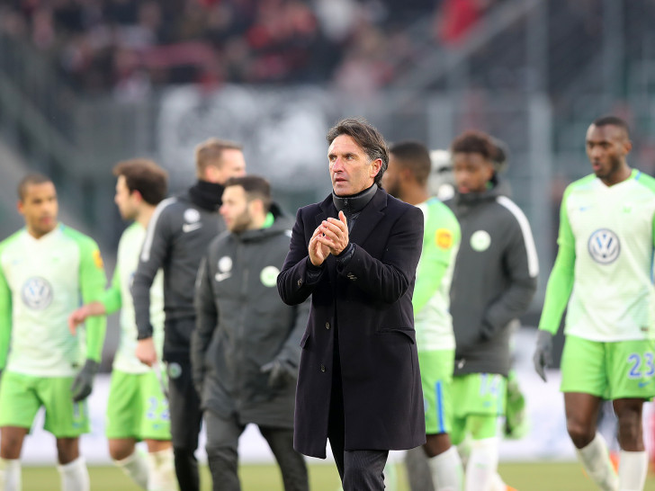 Schmähgesänge der eigenen Fans musste VfL-Trainer Bruno Labbadia am Samstag über sich ergehen lassen. Foto: Agentur Hübner