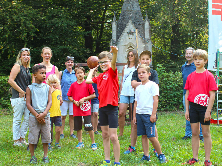 Hans Kobmann, MTV Wolfenbüttel, beim Vollballwurf. Foto: Bernd-Uwe Meyer