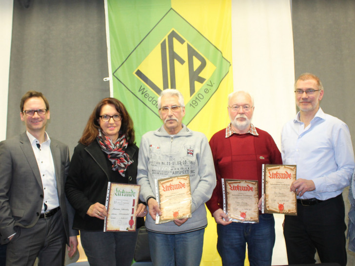 Die geehrten Mitglieder des VfR: v.l.n.r. Wolfgang Kugel, Andreas Pape, Marianne Zablowsky, Peter Lamczyk, Volker Froborg, Peter Krause und Marion Helmke. Foto: privat