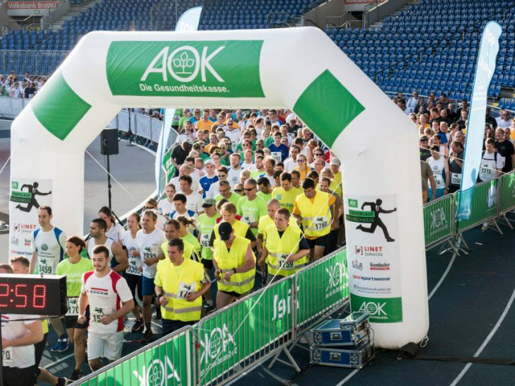 Bald fällt er wieder: der Startschuss beim AOK Firmenlauf. Fotos: Veranstalter