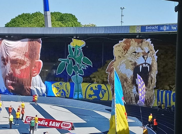 Am Sonntag vor dem Ingolstadt-Spiel waren die Fans noch zuversichtlich. Doch wie reagieren sie auf einen möglichen Abstieg? Foto: Alexander Dontscheff