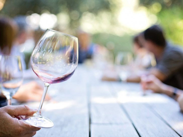 Durch ihre Leichtigkeit und Frische werden die deutschen Rosés insbesondere auch gern als Sommerweine getrunken. Symbolbilder: Pixabay