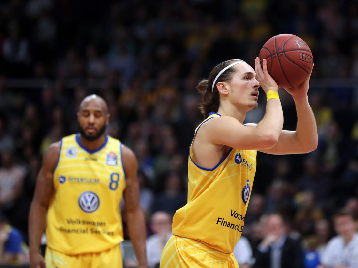 Dennis Nawrocki hat seinen Vertrag bei den Basketball Löwen um ein Jahr verlängert. Foto: Agentur Hübner/Archiv