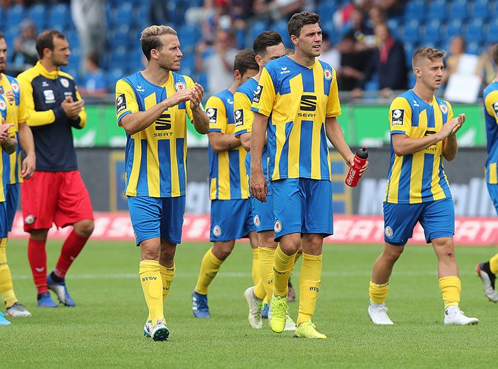 Ein Schuss vor den Bug: Eintracht Braunschweig hat die Grenzen aufgezeigt bekommen. Fotos: Agentur Hübner