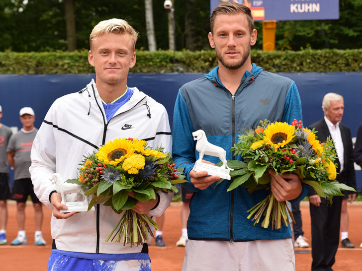 Sieger Nicola Kuhn (links) und der Zweitplatzierte Viktor Galovic nach dem Finale. Foto: Moritz Eden