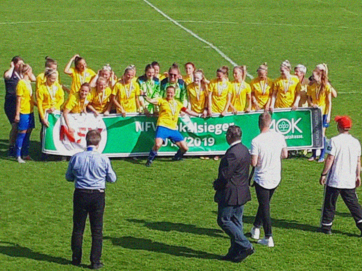 Nach dem Spiel gab es kein Halten mehr bei den Löwinnen. Foto: Elke Schley