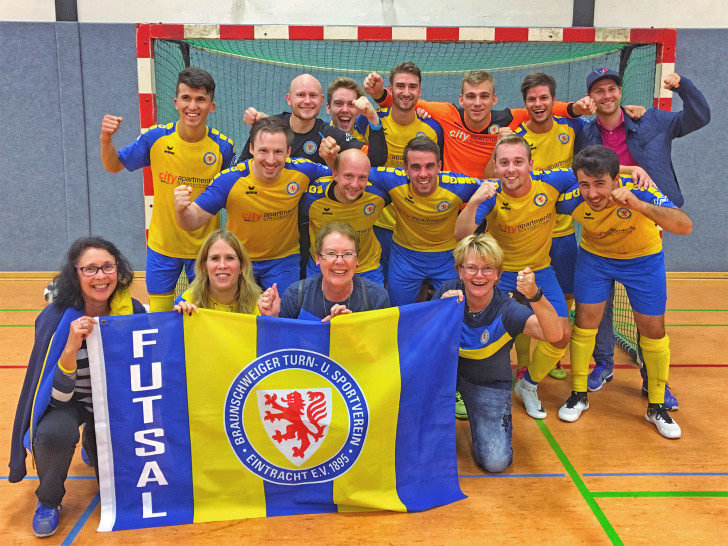 Große Freude über den gelungenen Auswärtsauftakt: Eintracht Braunschweig Futsal. Foto: privat/Ruff