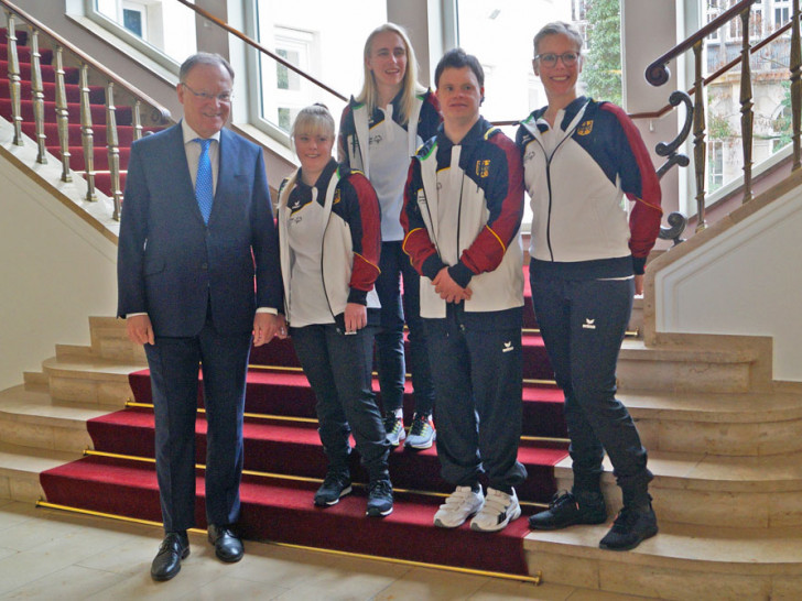 Niedersachsens Ministerpräsident Stephan Weil verabschiedete die Sportlerinnen und Sportler. Foto: Special Olympics Niedersachsen