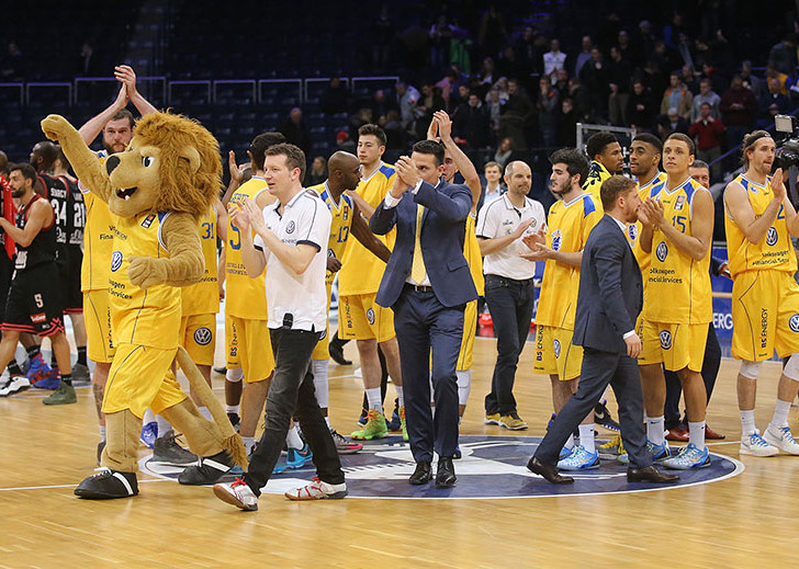 "Dunke-Schön" für 25 Jahre Bundesliga-Basketball in Braunschweig Foto: Agentur Hübner