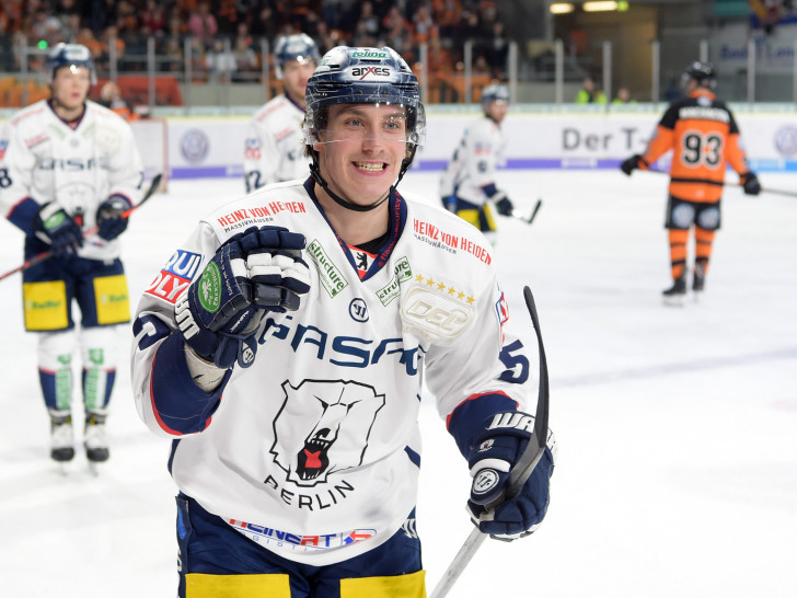 Maximilian Adam wird ein Grizzly. Foto: Mathias Renner/City-Press GmbH