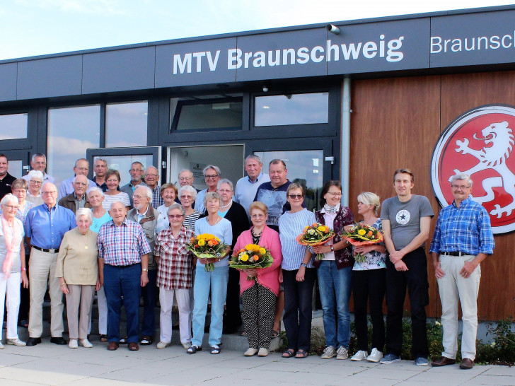 Beim 32. Treffen für Mitglieder, die dem MTV seit mehr als 50 Jahren angehören, ehrt der MTV auch immer seine Mitglieder für langjährige Vereinszugehörigkeit. Foto: MTV Braunschweig