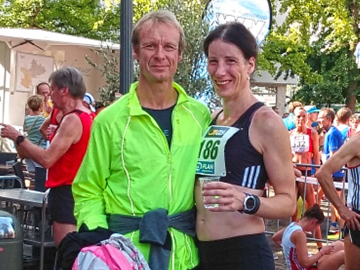Direkt nach dem Zieleinlauf. Trainer Mario Burger freut sich mit Anna Riske über den Erfolg
Foto: privat