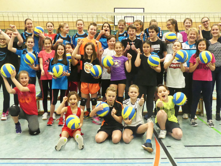 16 neue, spezielle Kinderbälle für den WVC-Nachwuchs. Foto: Alexander Dinter