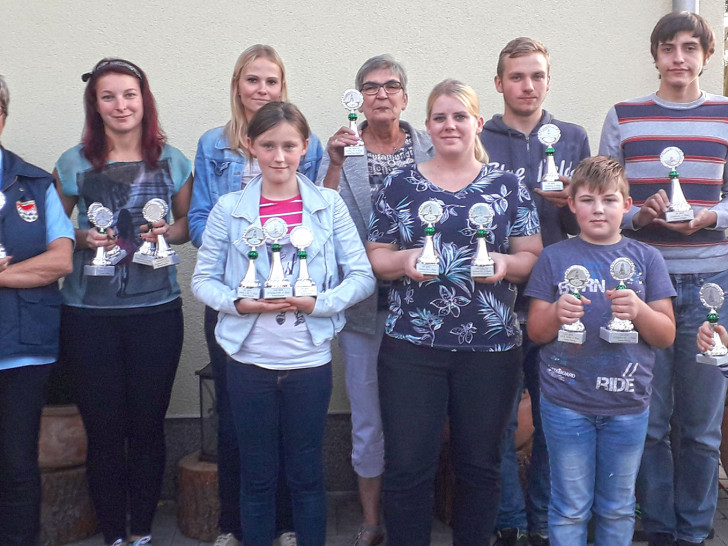 Die Pokalübergabe bei den Warmenauer Kyffhäusern. Foto: privat