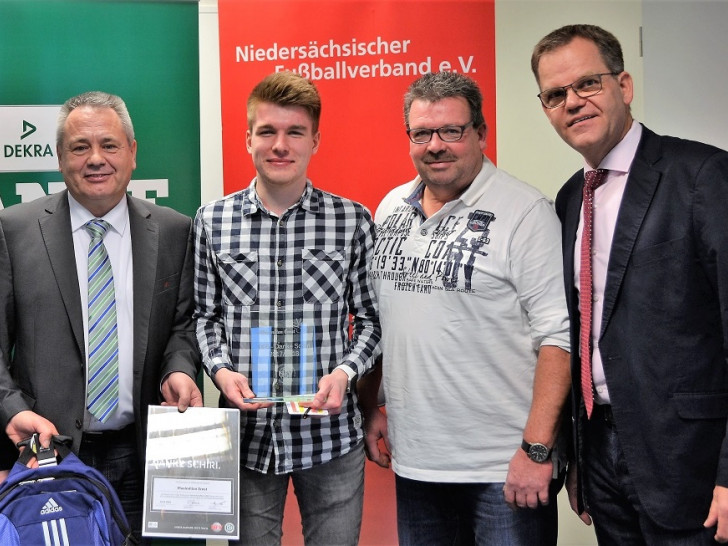 Schiedsrichter Maximilian Ernst vom SV Wendessen wurde ausgezeichnet. Foto: NFV
