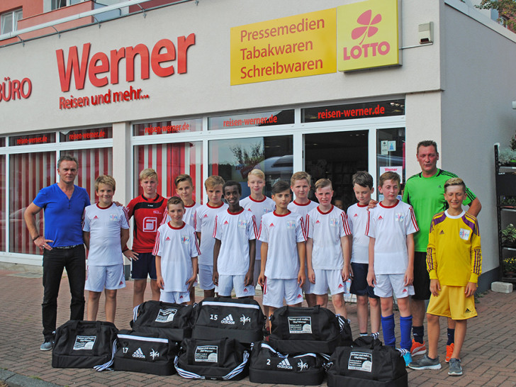 Neue Sporttaschen für die Kids des SV Halchter. Foto: privat