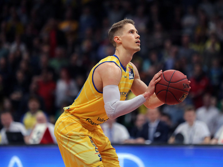 Thomas Klepeisz hat seinen Vertrag bei den Basketball Löwen um ein Jahr verlängert. Foto: Agentur Hübner/Archiv