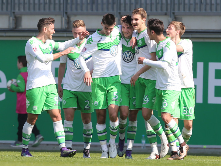 Die Wolfsburger bejubeln den zweiten Auswärtsdreier der Regionalligasaison. Symbolfoto: Agentur Hübner/Archiv