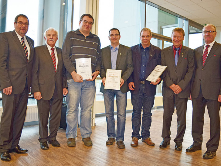 v.l.n.r.: Wolfgang Fisch (1. Vors. NFV Kreis Nordharz), Egon Trepke (1. Vorsitzender NFV Bezirk Braunschweig), Jörg Zellmer, Jan-Torben Bornkessel, Christian Biel, Joachim Wojtke (stellv. Vorsitzender NFV Kreis Nordharz), Gerhard Dix (stellv. Vorsitzender NFV Bezirk Braunschweig) Foto: privat