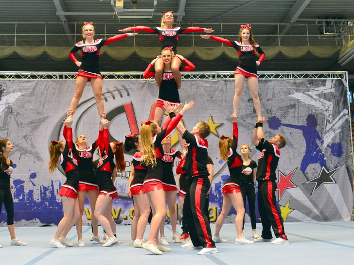 Die Braunschweiger Cheerleader überzeugten bei den Landesmeisterschaften in Lübeck. Foto: Zelter Media (Lionettes)
