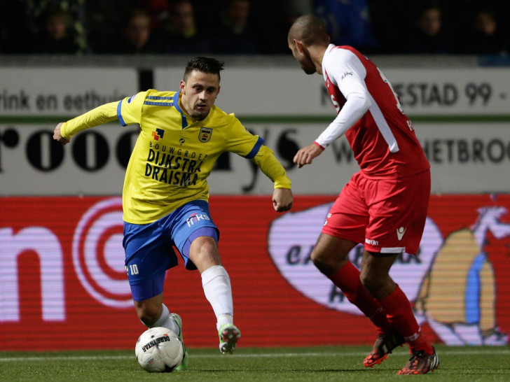 Dejan Meleg kenn sich aus in Blau und Gelb. 2014/2015 spielte er für Cambuur Leeuwarden in der Eredivisie. Foto: Imago/VI Images