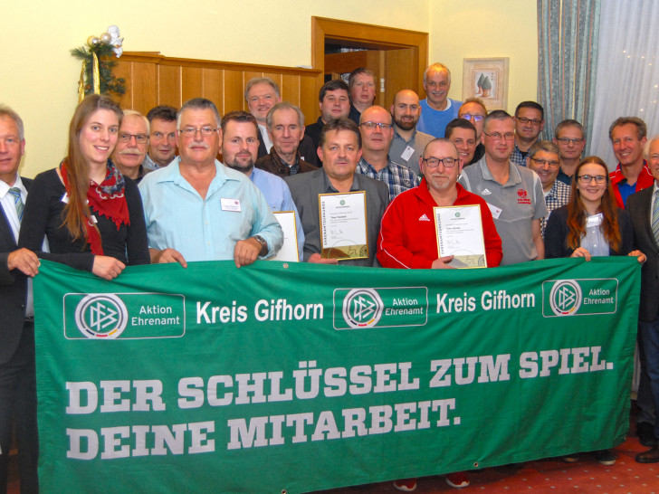Alle 23 Preisträger auf einem Bild. Fotos: Sven Bärensprung/NFV Kreis Gifhorn