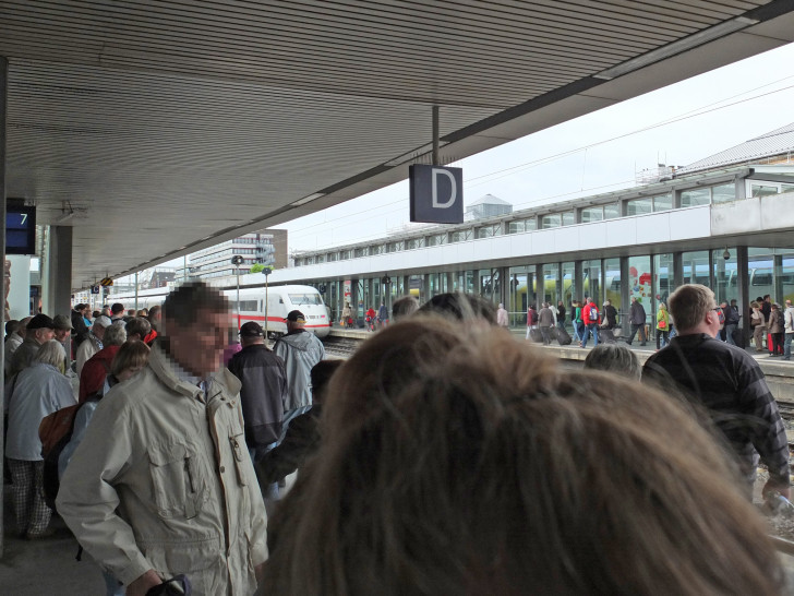 Die Hamburg-Fans randalierten am Hannoveraner Hauptbahnhof. Symbolfoto: Frank Vollmer
