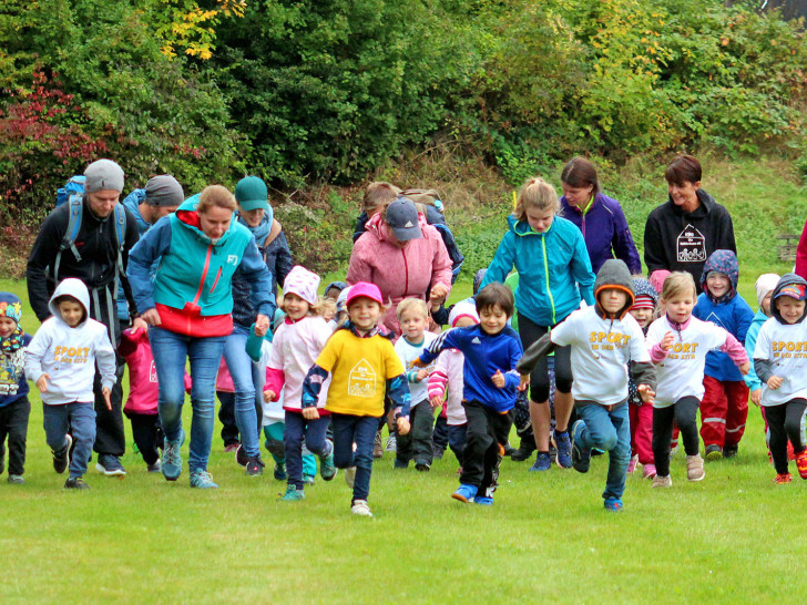 Neu war der Kita-Lauf rund um den Sportplatz. Fotos: Bernd-Uwe Meyer