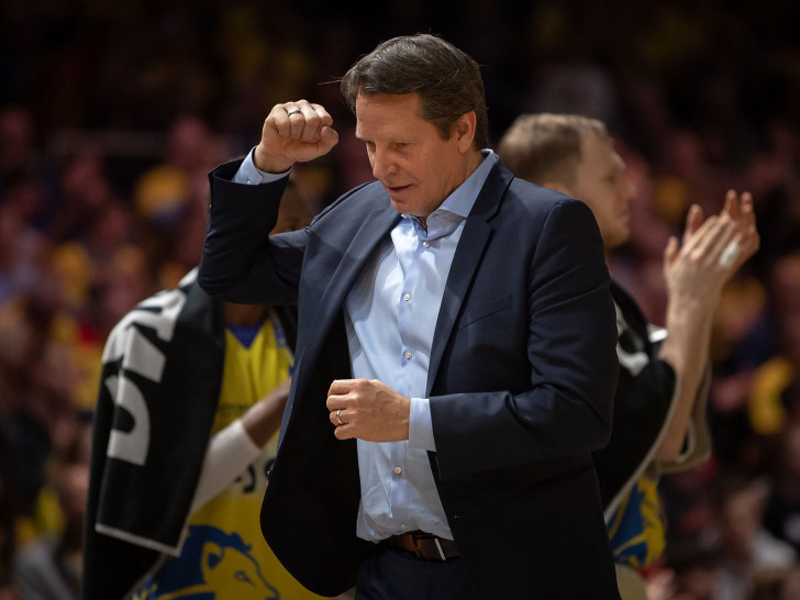 Zurück bei seiner Mannschaft: Basketball Löwen-Trainer Frank Menz. Foto: Moritz Eden/Citipress GmbH/Archiv