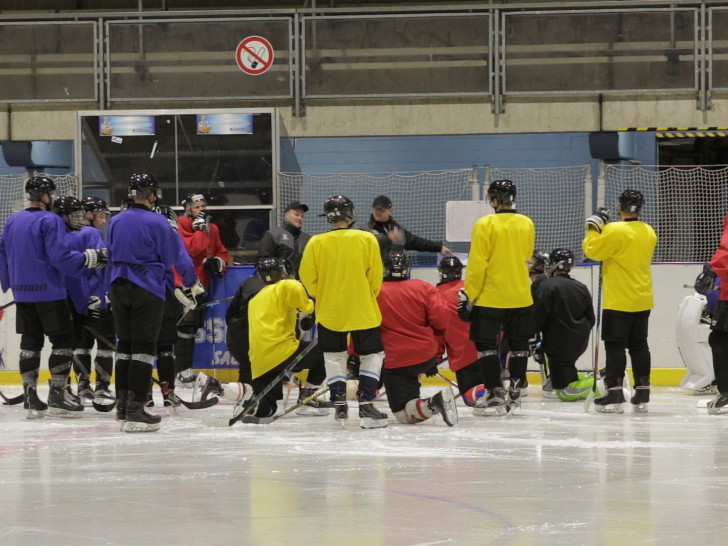Mit aktuell 26 Spielern und einer Spielerin starten die Icefighters in die Saison. Foto: Jens Bartels