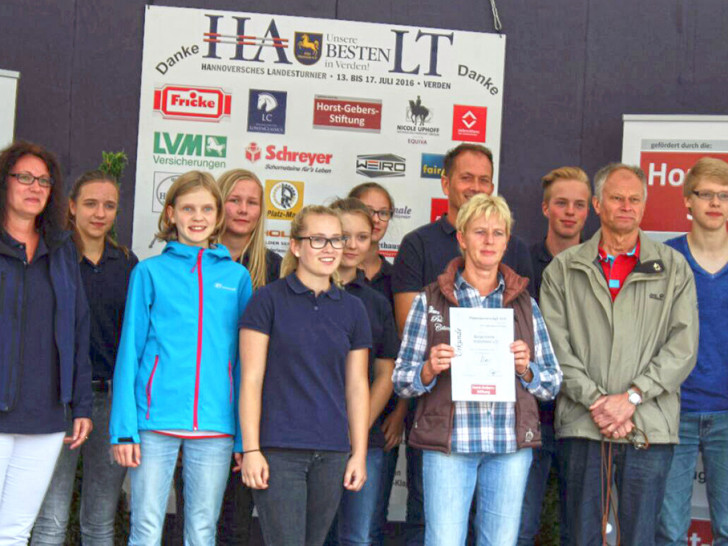 Andrea Wozny und das Jugendteam des RSV Wolfenbüttel. Foto: privat