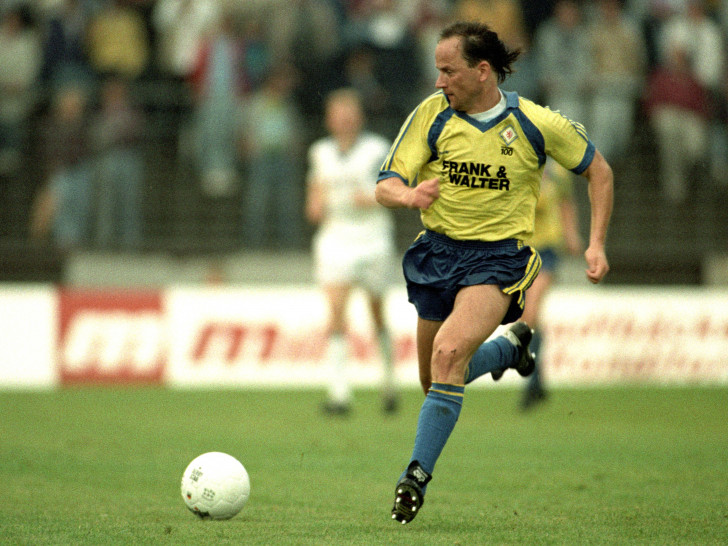 Europas Fußballer des Jahres im Eintracht-Trikot: Igor Belaow 1991 gegen den SV Meppen. Foto: Imago/Rust
