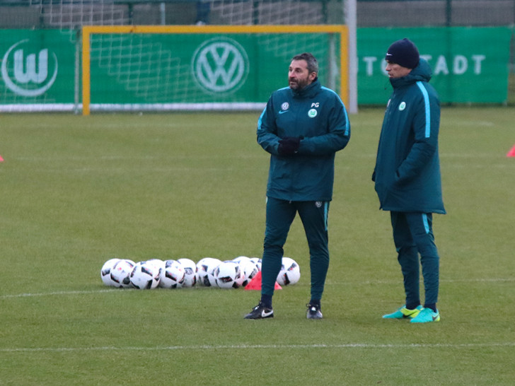 Patrick Guillou (li.) mit Chefcoach Ismael beim heutigen Trainingsauftakt. Foto: Vollmer
